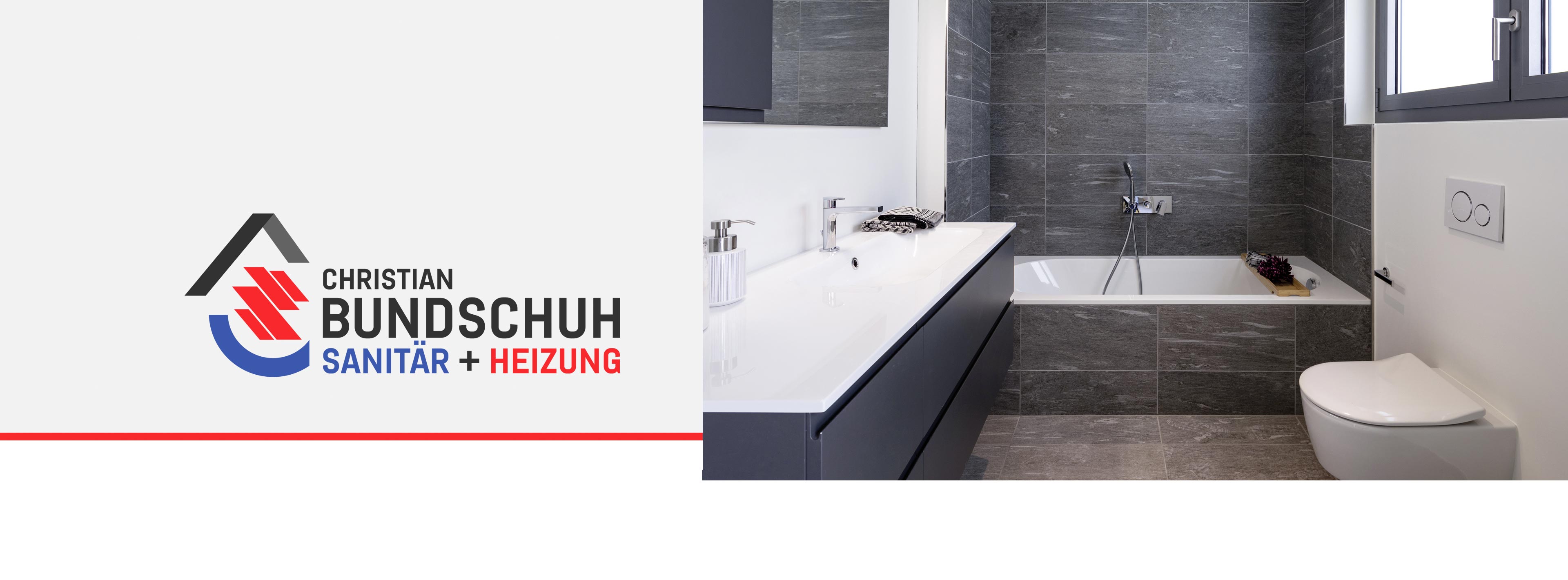 Modernes Bad mit Waschtisch, Badewann und Toilette