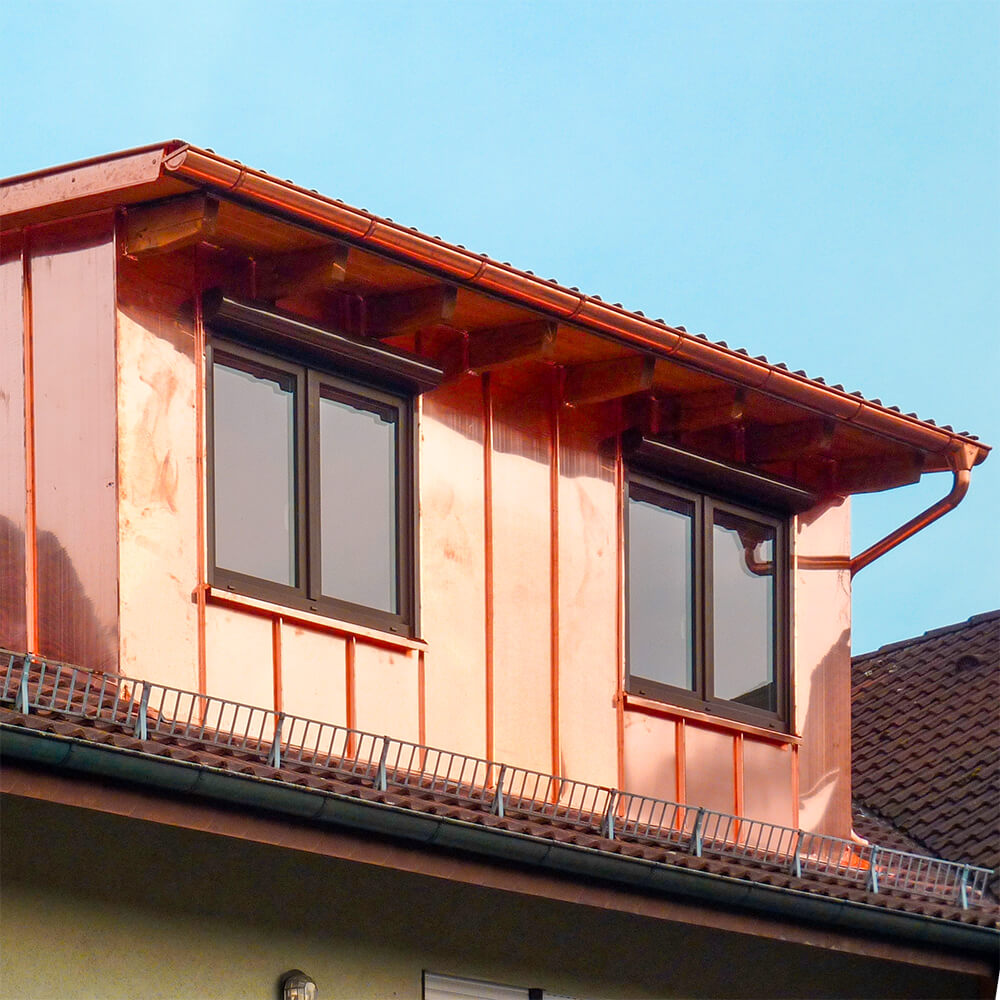 Fassadenverkleidung mit Kupfer an einer Gaube