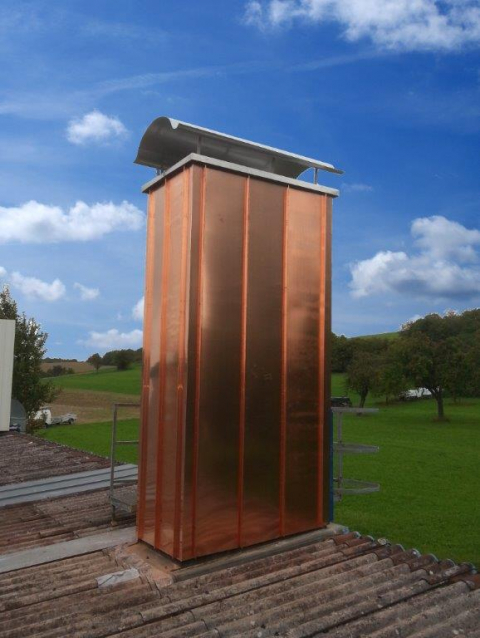  Kaminverkleidung aus Kupfer